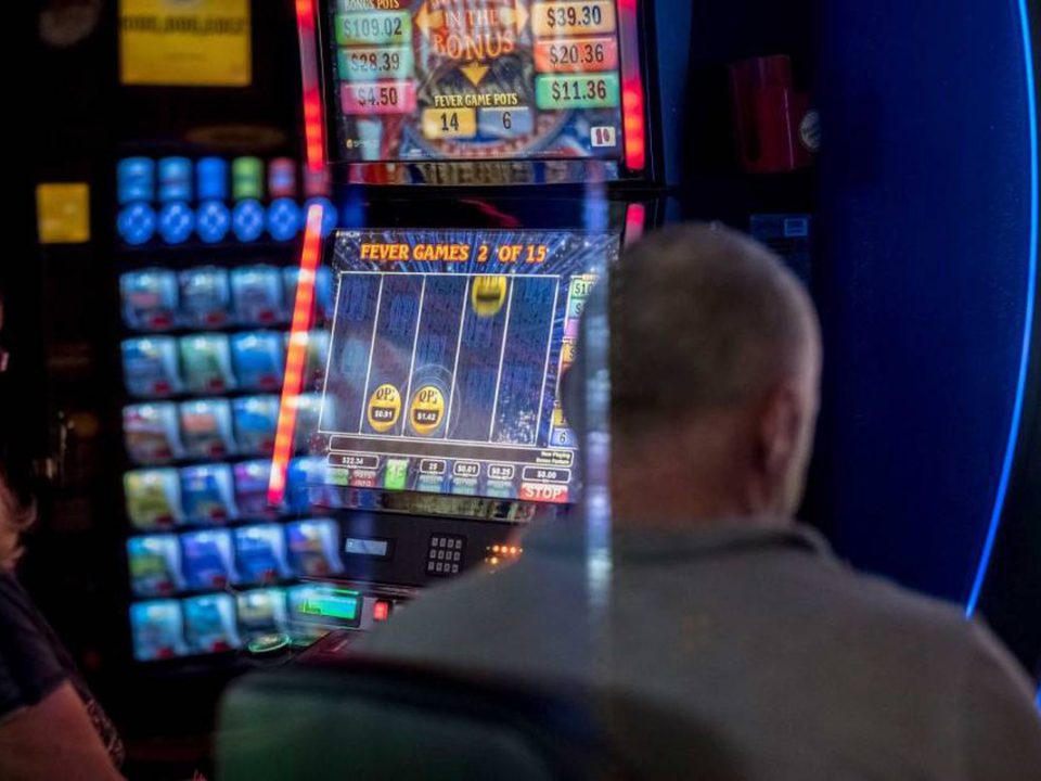 การพนัน